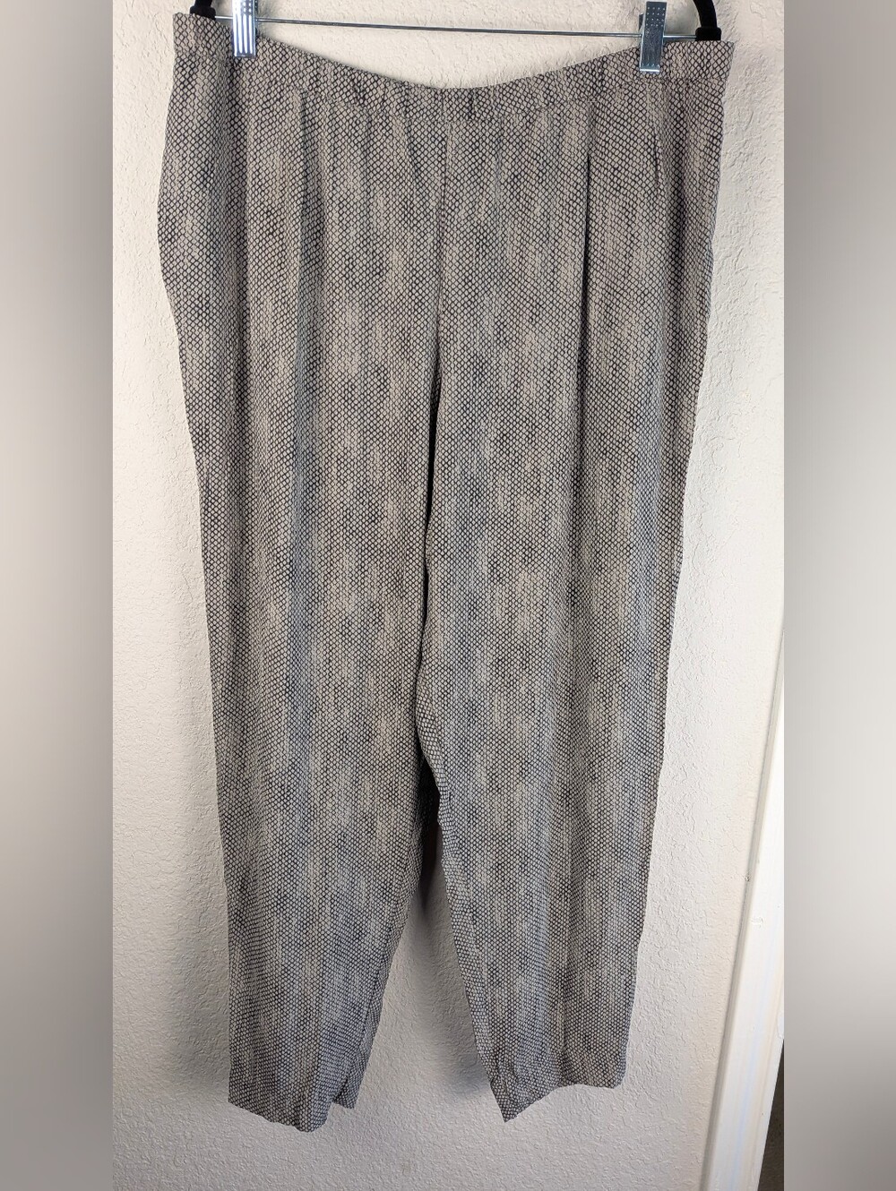 Eileen Fisher 100% Silk Pants XL Gray Snakesin Print Elastic Waist Tapered Legs